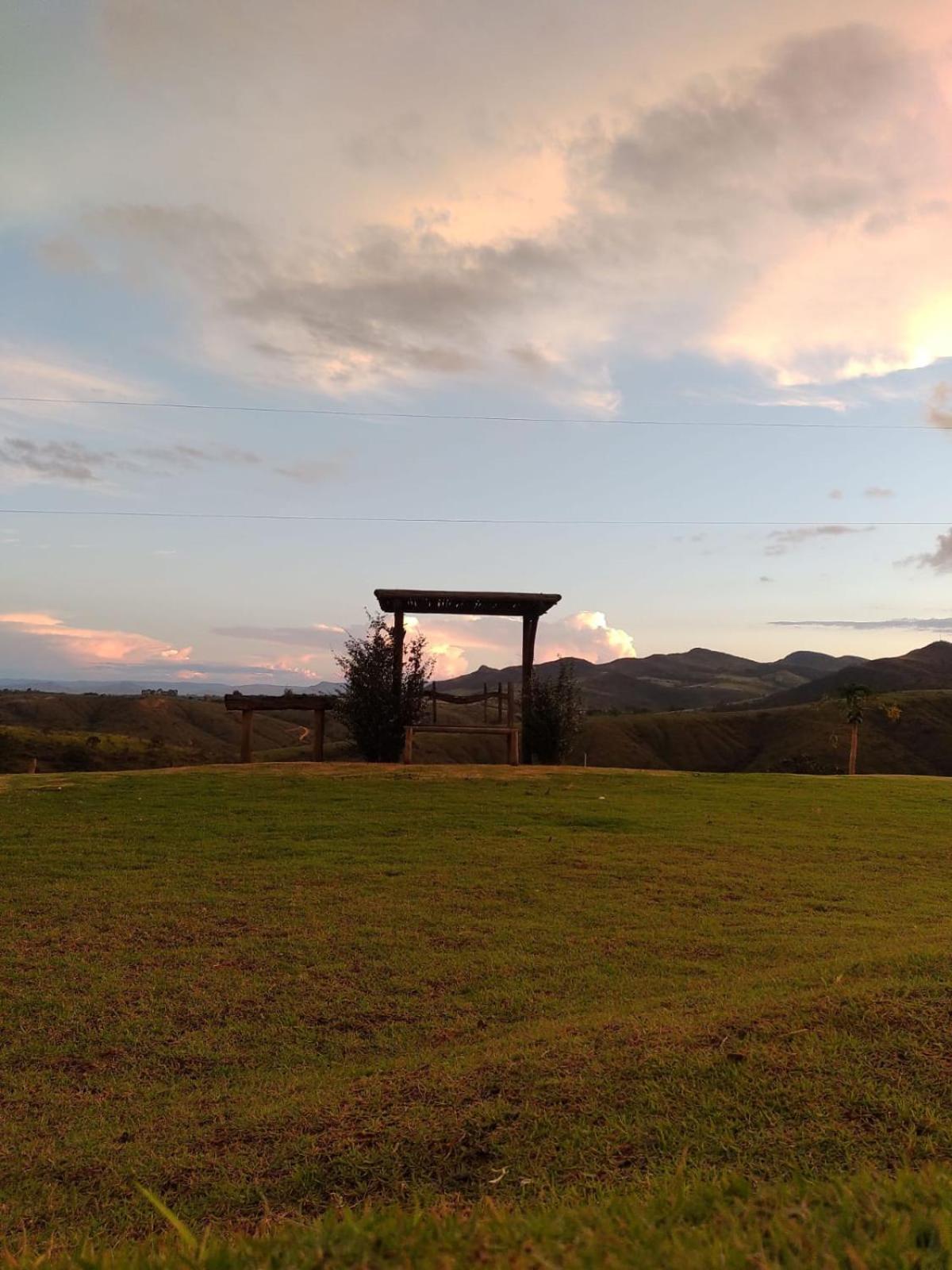 ОТЕЛЬ REFUGIO PE DA SERRA - CHALES, САН-РОКИ-ДИ-МИНАС **